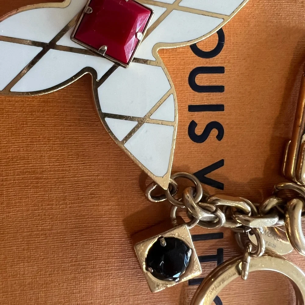 LOUIS VUITTON KEY CHAIN - Picture 11 of 15